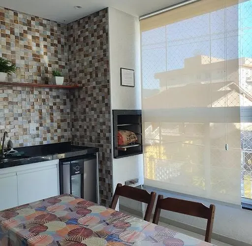 Apto novo, completo e super bem localizado